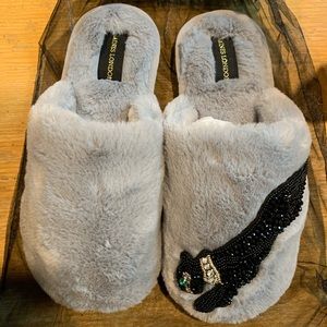 Gray with beaded black cat. Size UK 5-6. See conversion in photos for US sizing